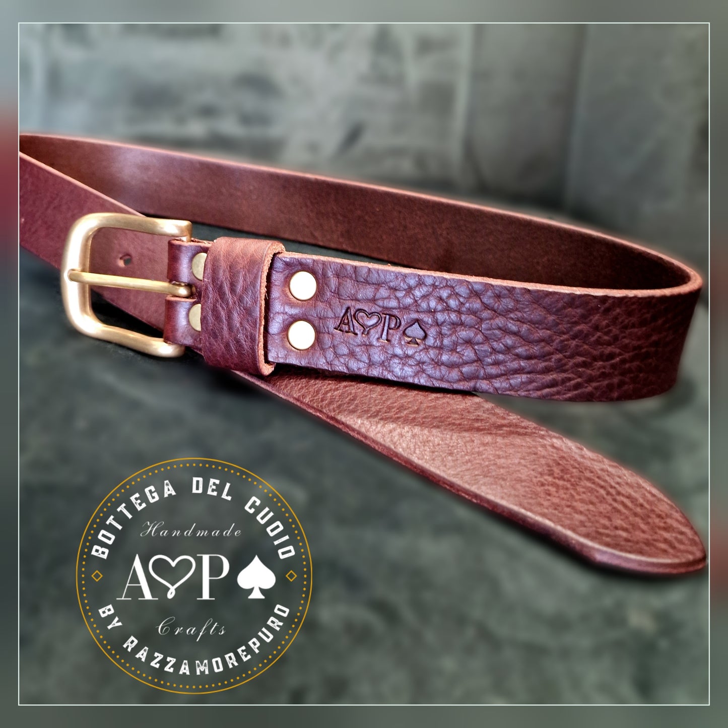 Unisex SAGITTA belt with brass buckle embellished with an engraved name or date