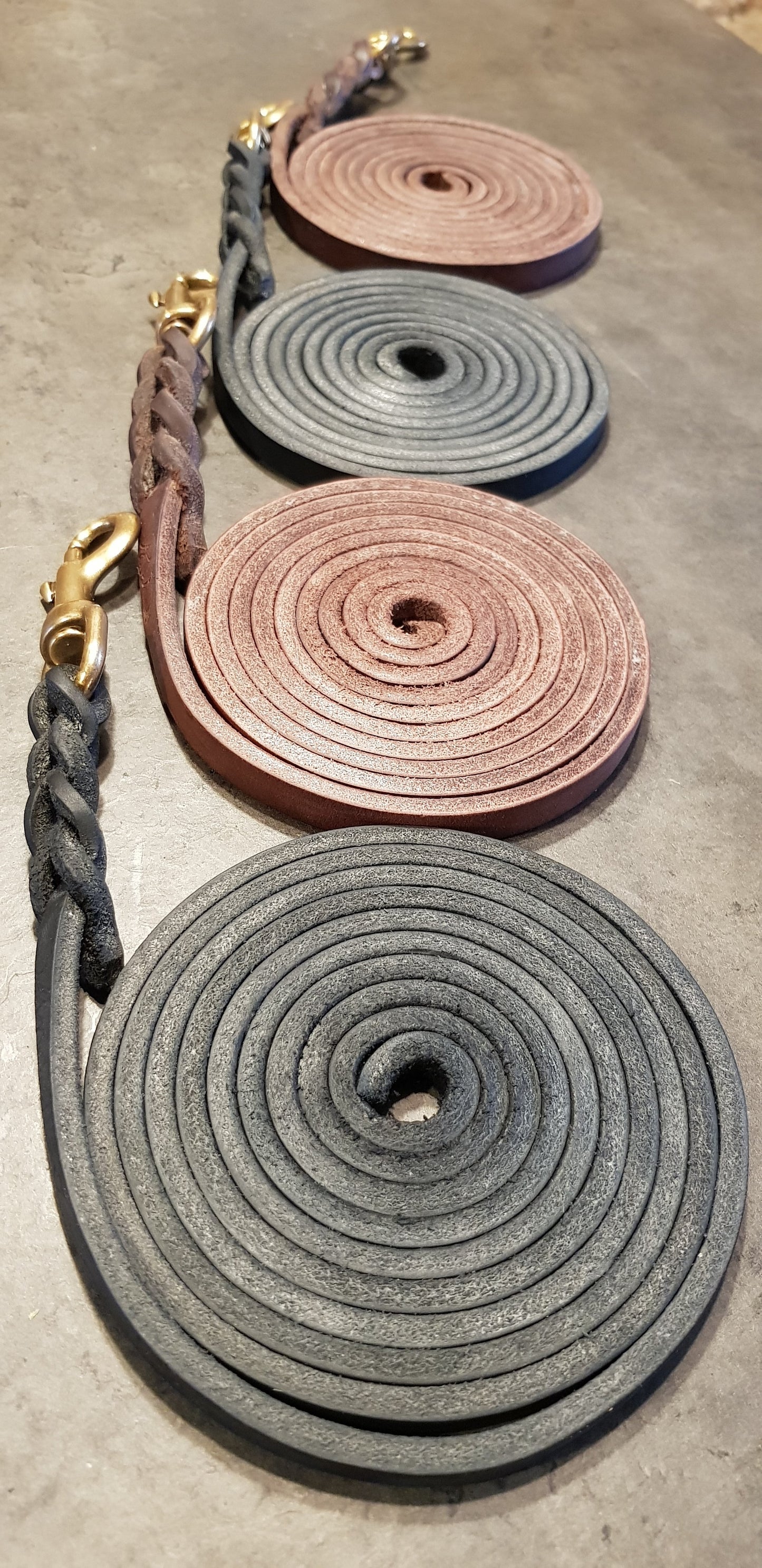 Leather dog lead for large breed dogs