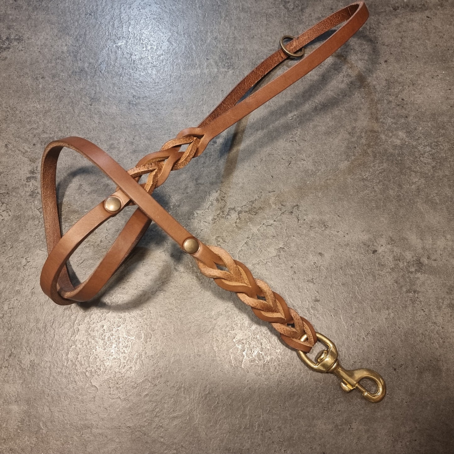 Leather leash for medium sized dogs