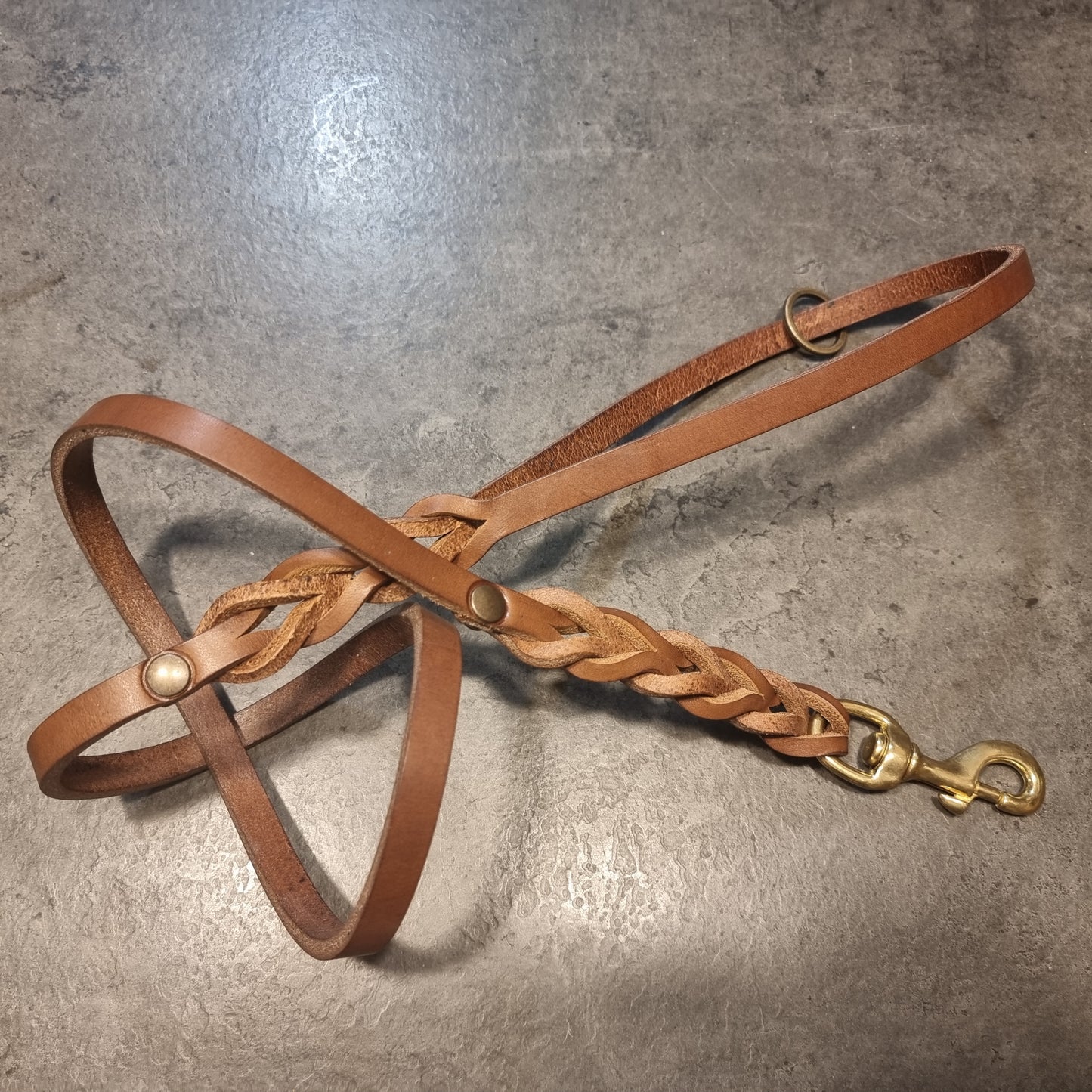 Leather leash for medium sized dogs