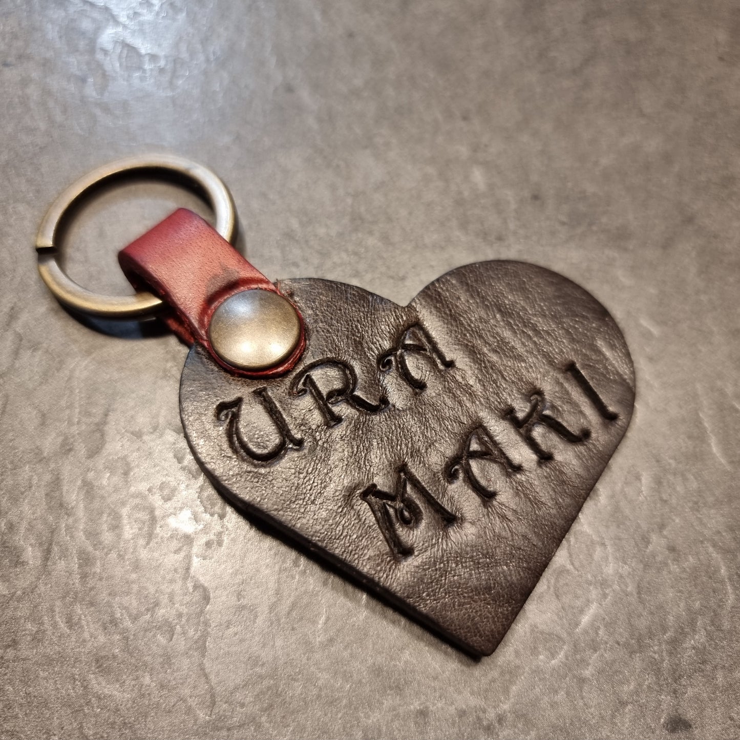 APUS key ring with personalized engraving