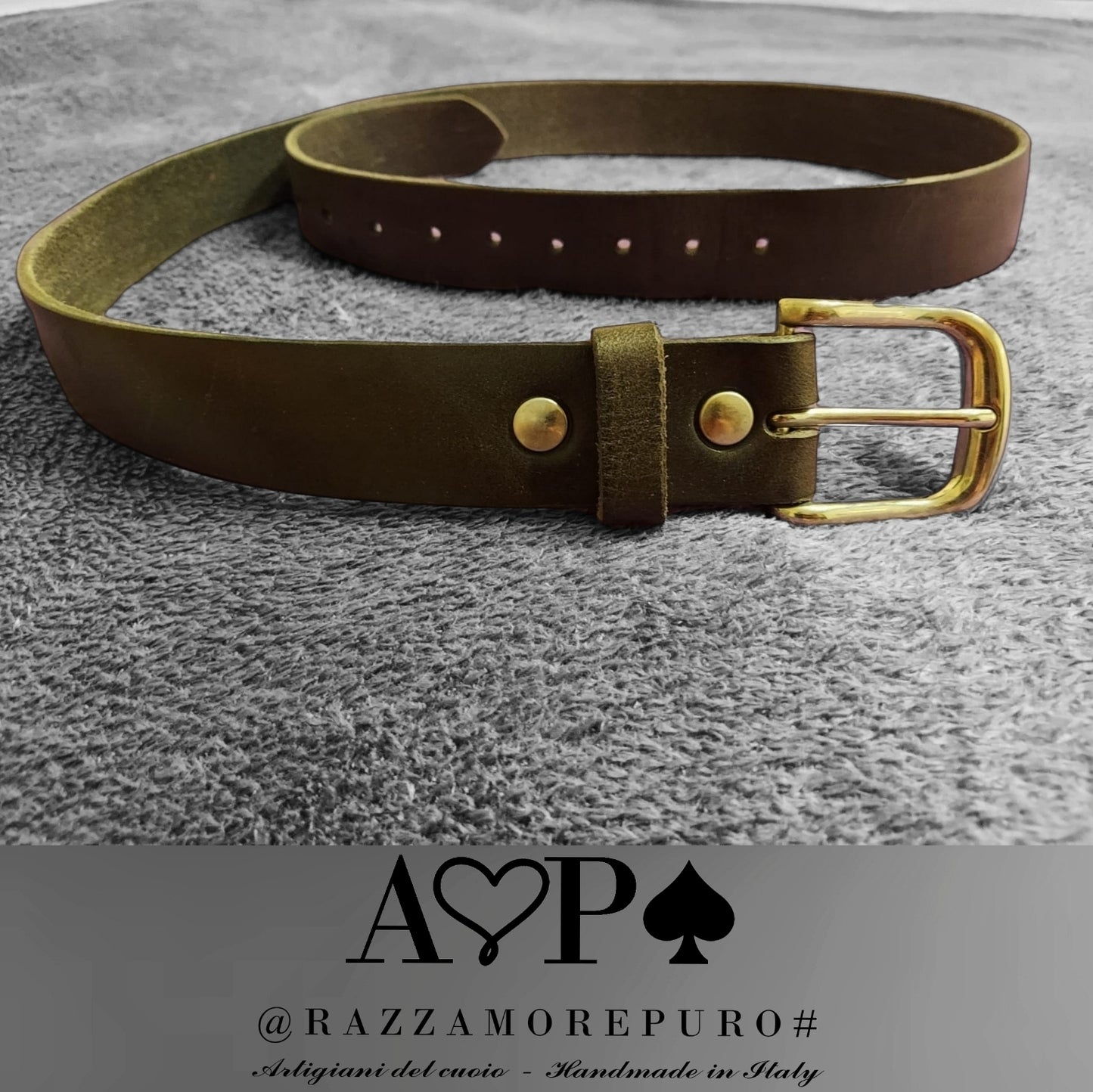 Unisex SAGITTA belt with brass buckle embellished with an engraved name or date